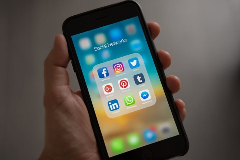 7 Habits of Smart Parents for Managing Kids' Social Media Presence 1 Managing social media presence